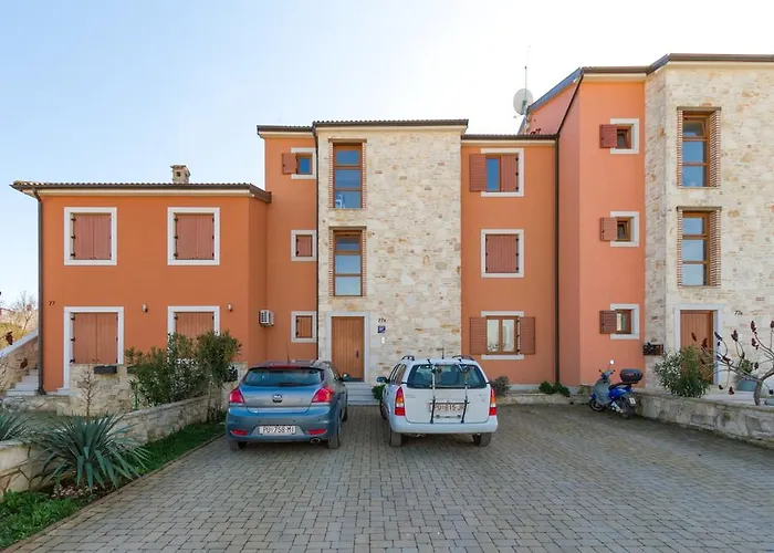 Erin 아파트 풀라