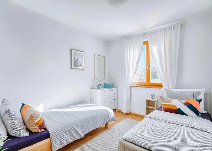 Erin 아파트 풀라